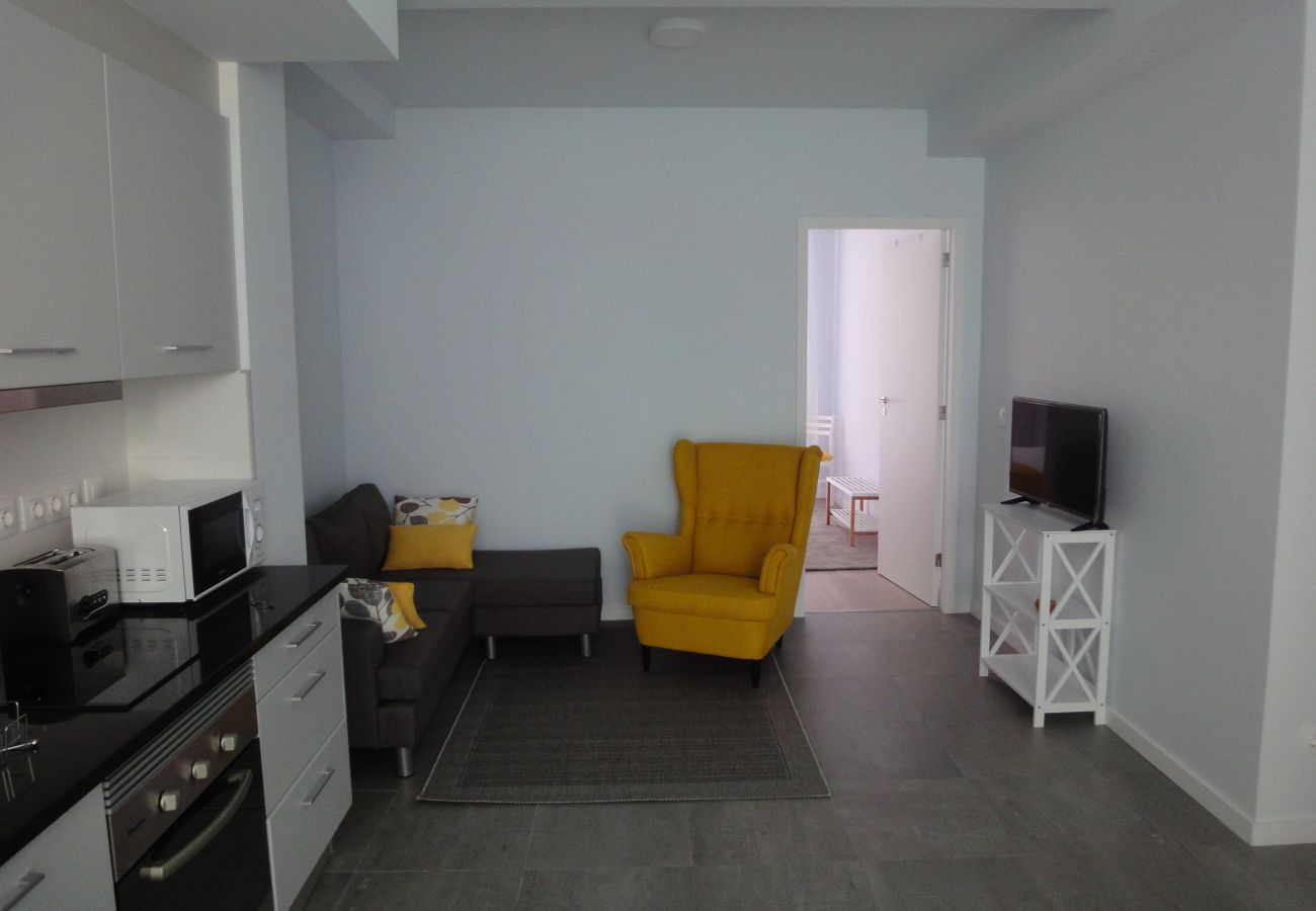 Apartamento em Ponta Delgada - Apartamentos Almeida Garrett 1ºdir