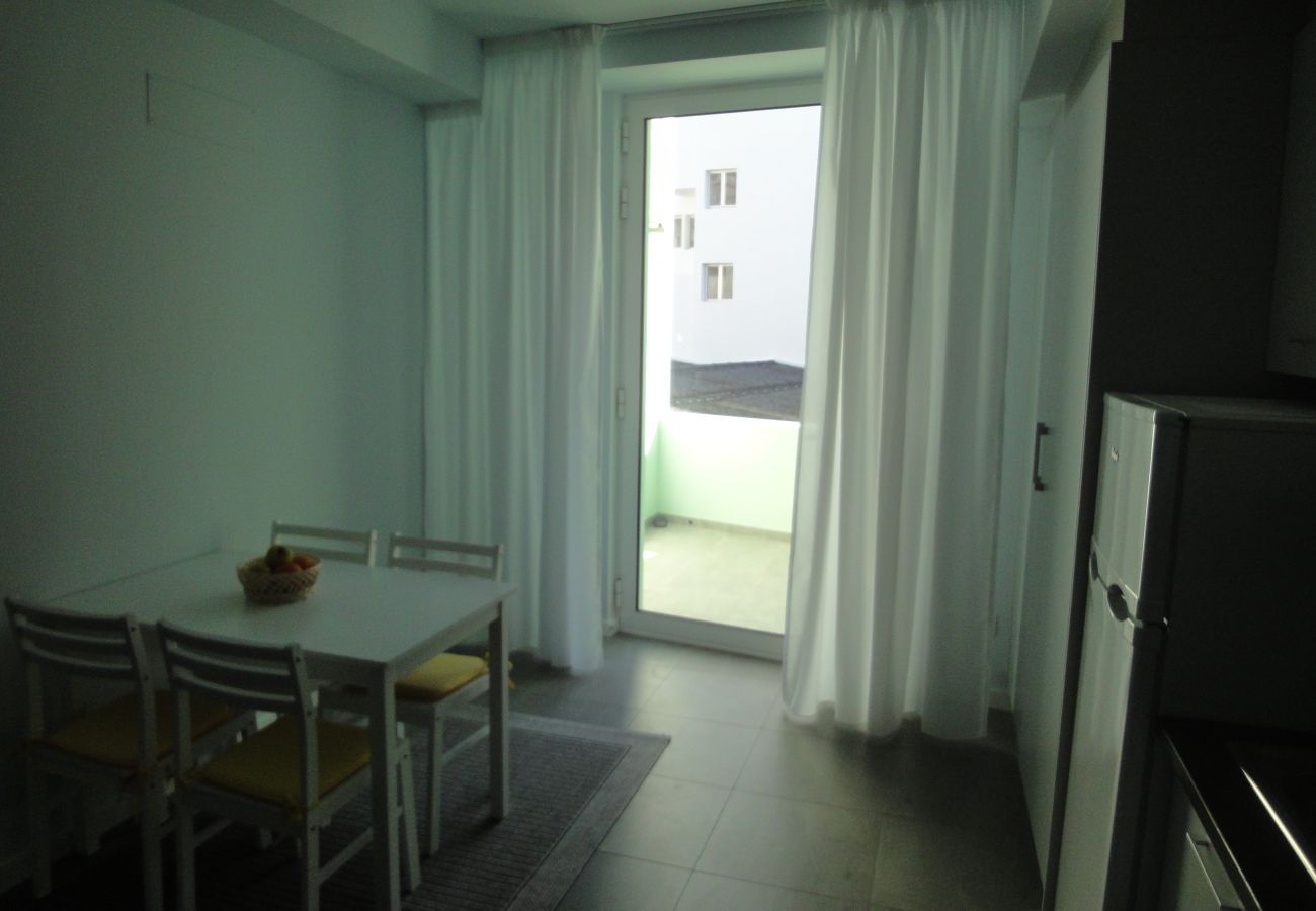 Apartamento em Ponta Delgada - Apartamentos Almeida Garrett 1ºdir