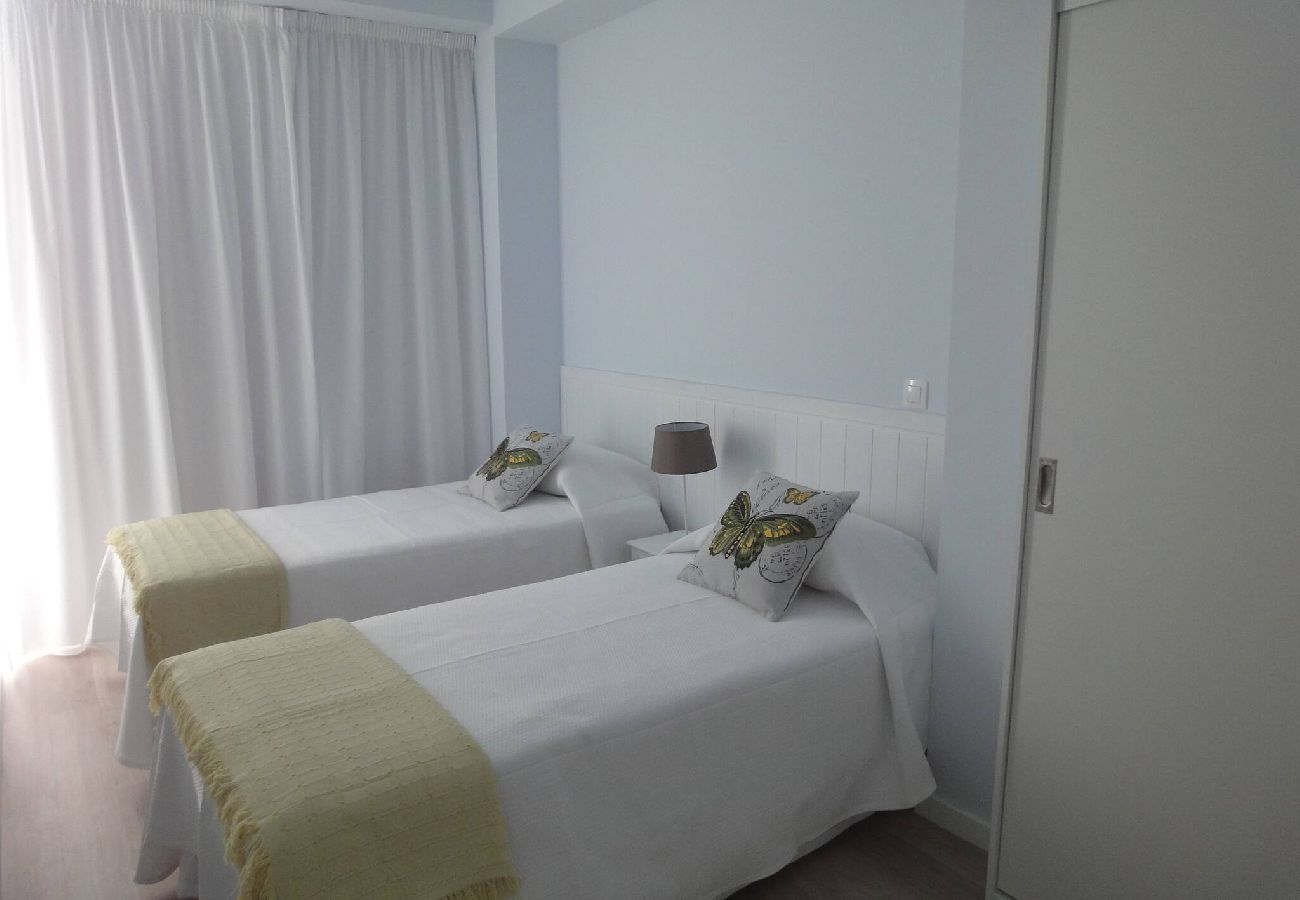 Apartamento em Ponta Delgada - Apartamentos Almeida Garrett 2ºesq