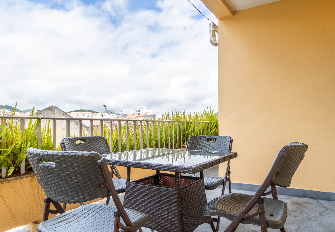 Apartamento em Ponta Delgada - Apartamentos Mãe de Deus 33 3E