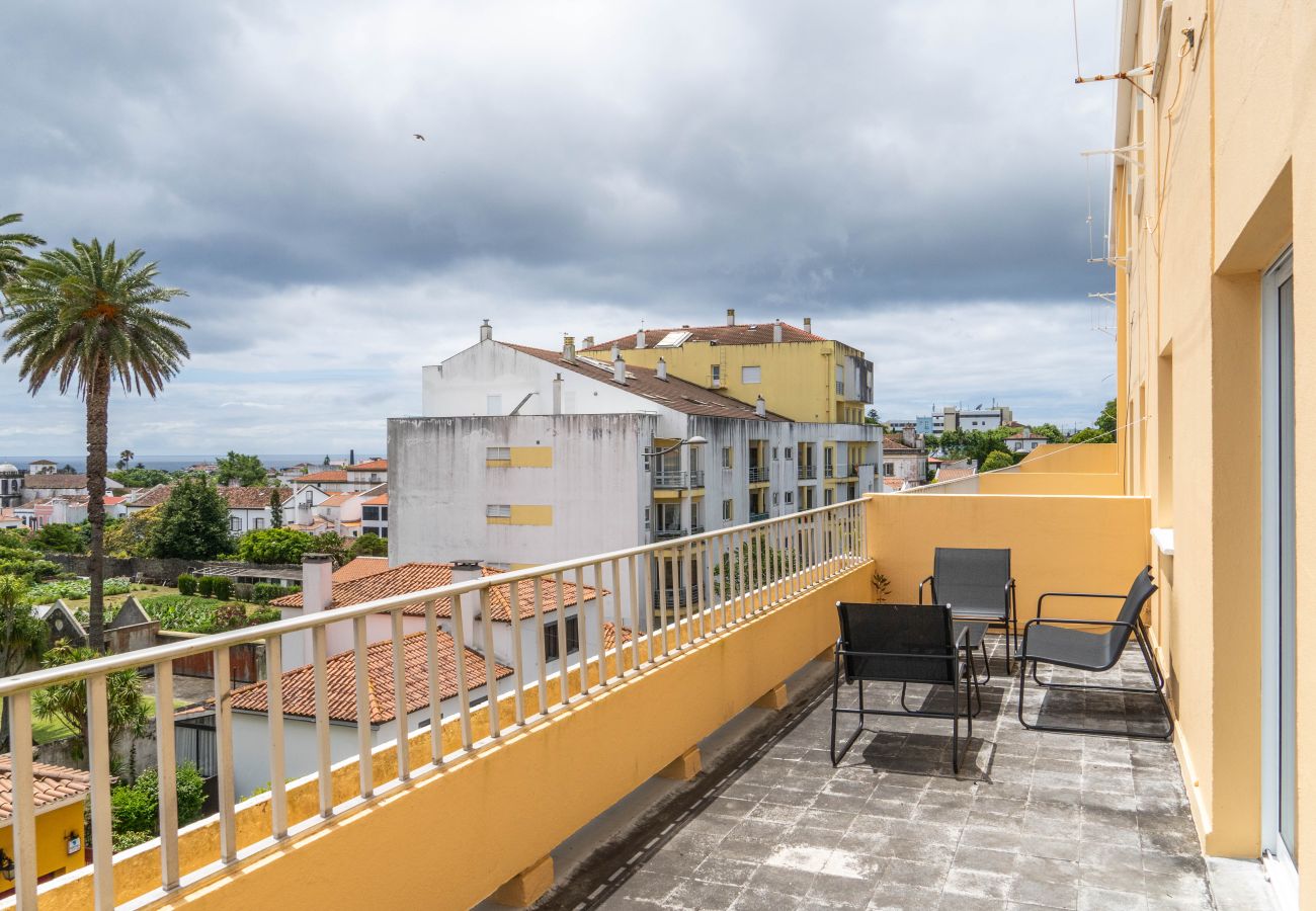 Apartamento em Ponta Delgada - Apartamentos Mãe de Deus 33 3E