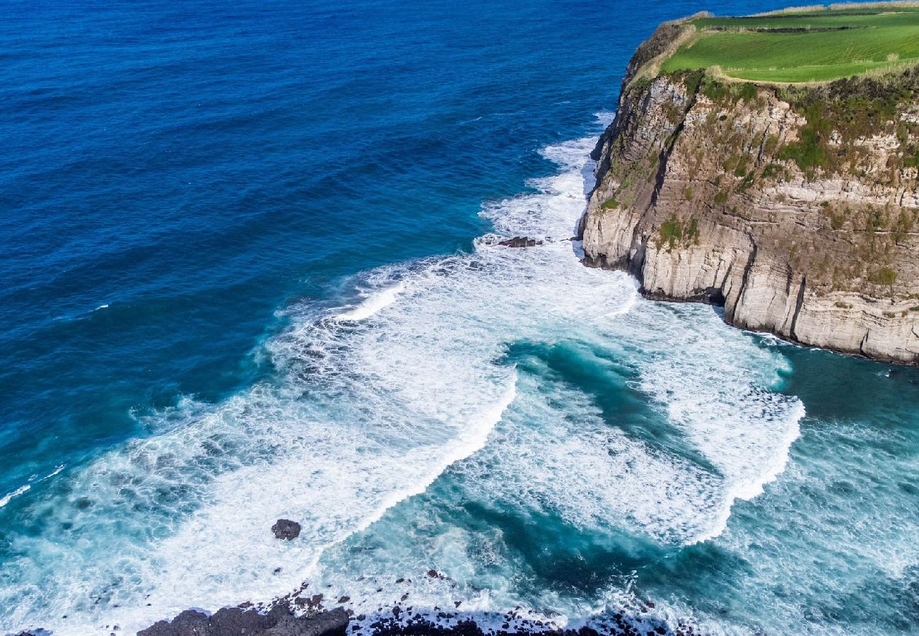 Casa em Rabo de Peixe - Santana Beach House by Green Vacations