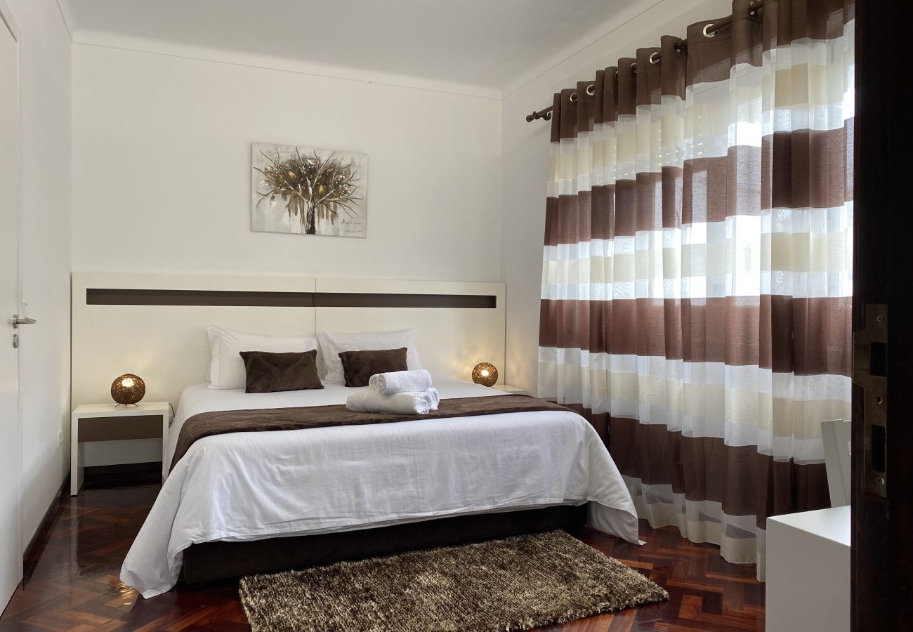 Quarto em Ponta Delgada - The Rock Guest House 1