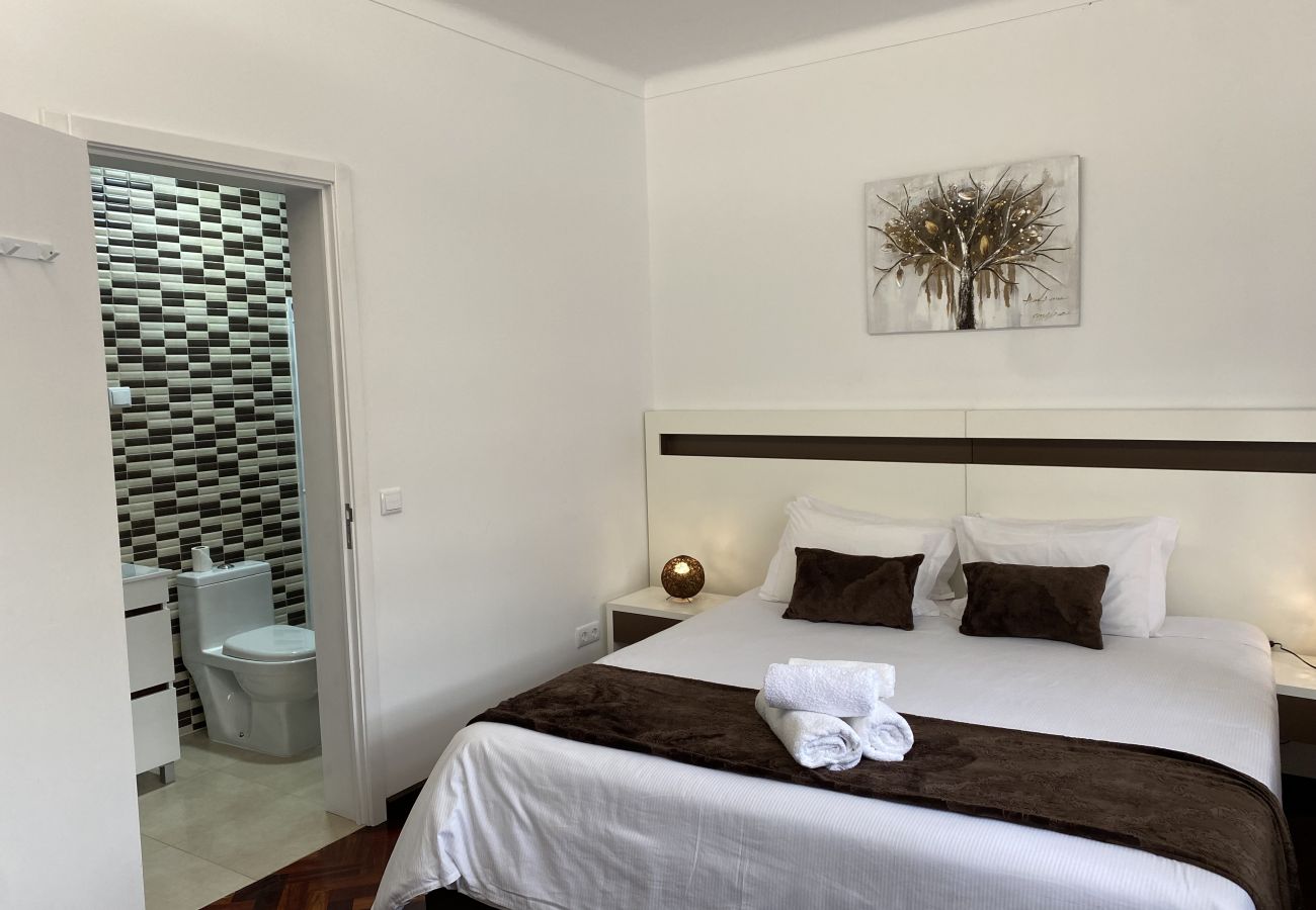 Quarto em Ponta Delgada - The Rock Guest House 1