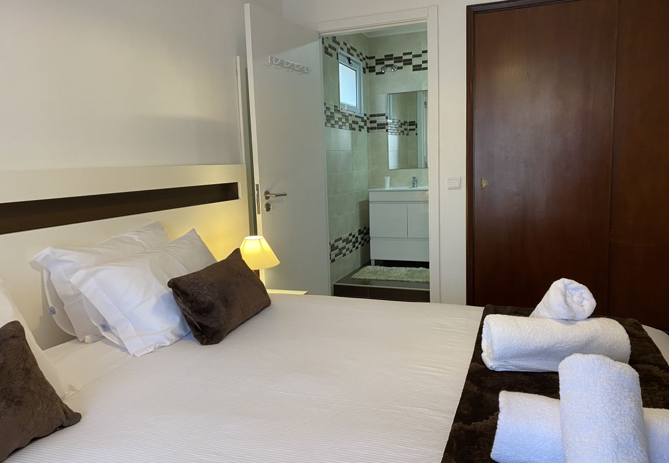 Quarto em Ponta Delgada - The Rock Guest House 1