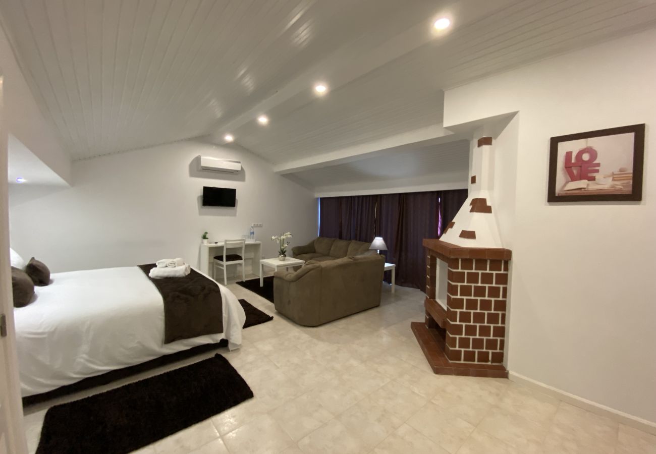 Quarto em Ponta Delgada - The Rock Guest House 1