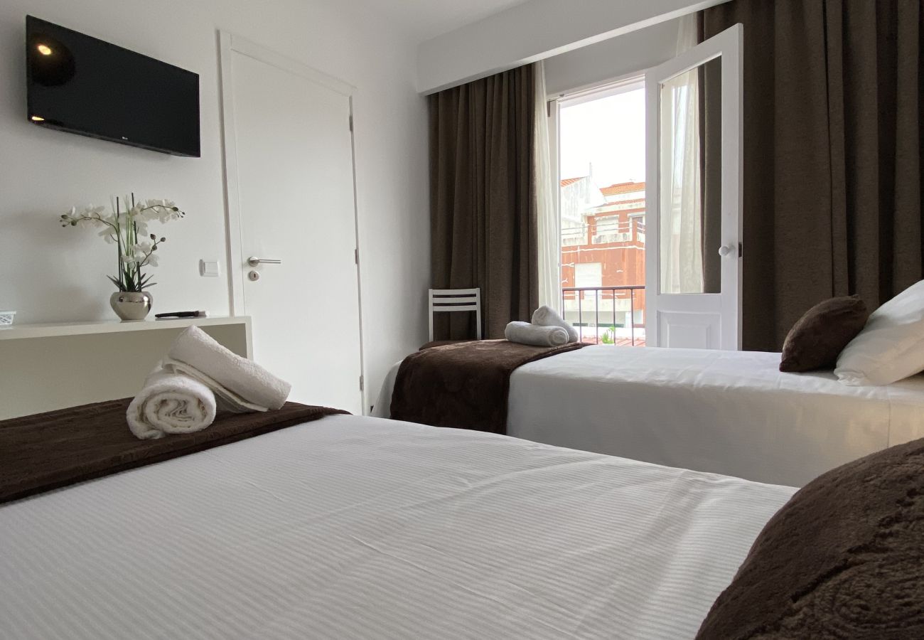 Quarto em Ponta Delgada - The Rock Guest House 1