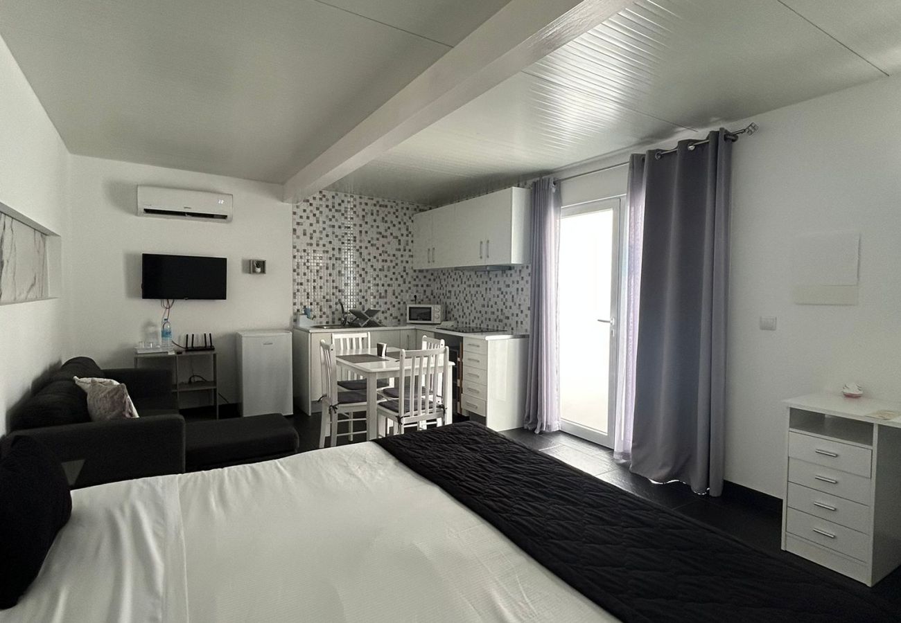 Quarto em Ponta Delgada - The Rock Guest House 1