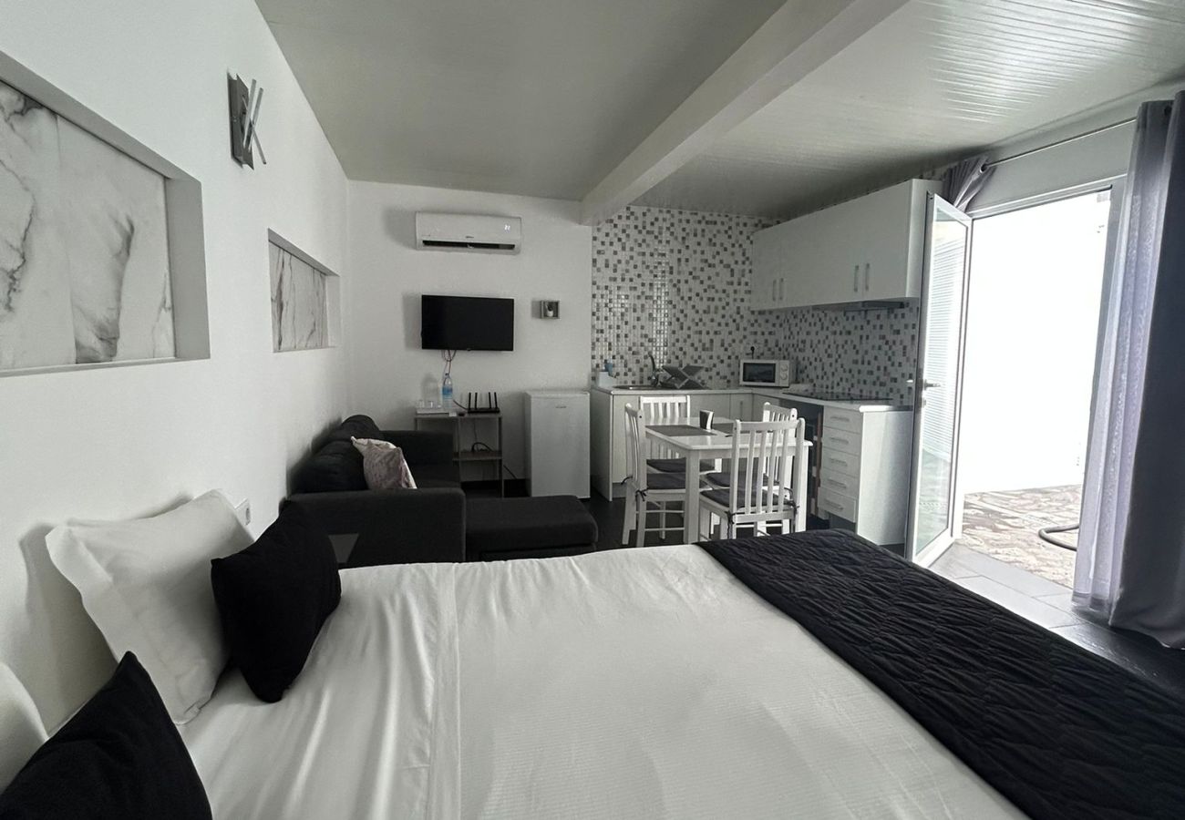 Quarto em Ponta Delgada - The Rock Guest House 1