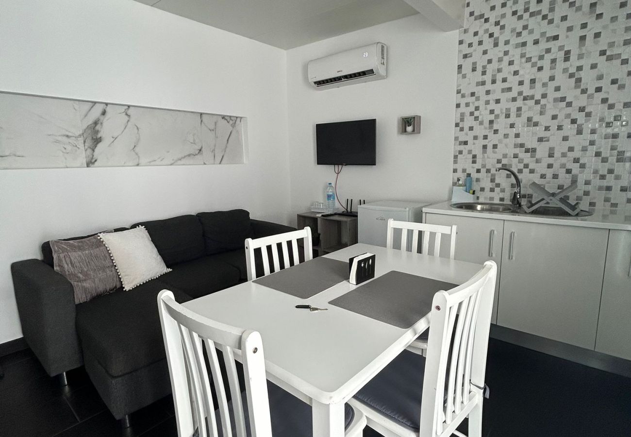 Quarto em Ponta Delgada - The Rock Guest House 1
