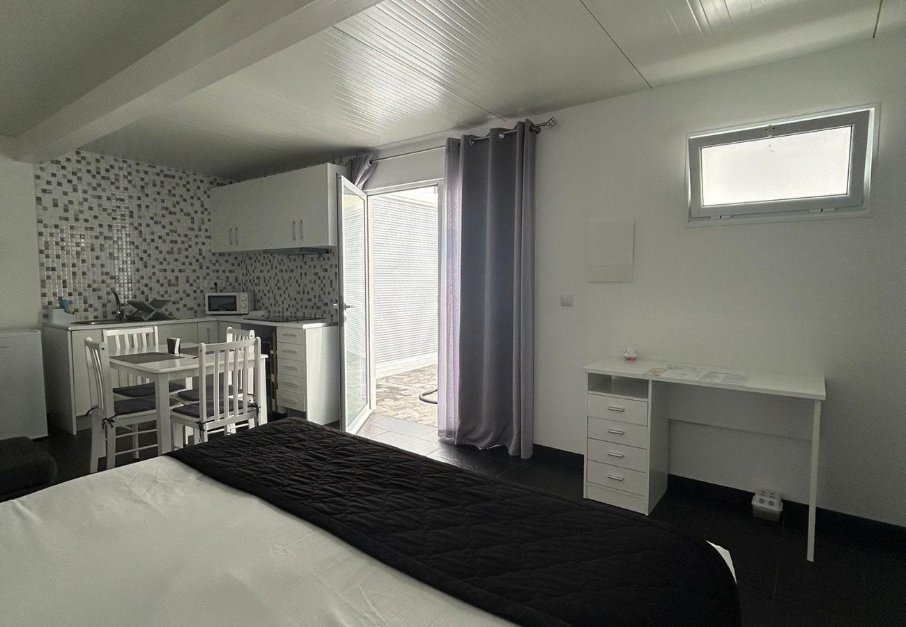 Quarto em Ponta Delgada - The Rock Guest House 1