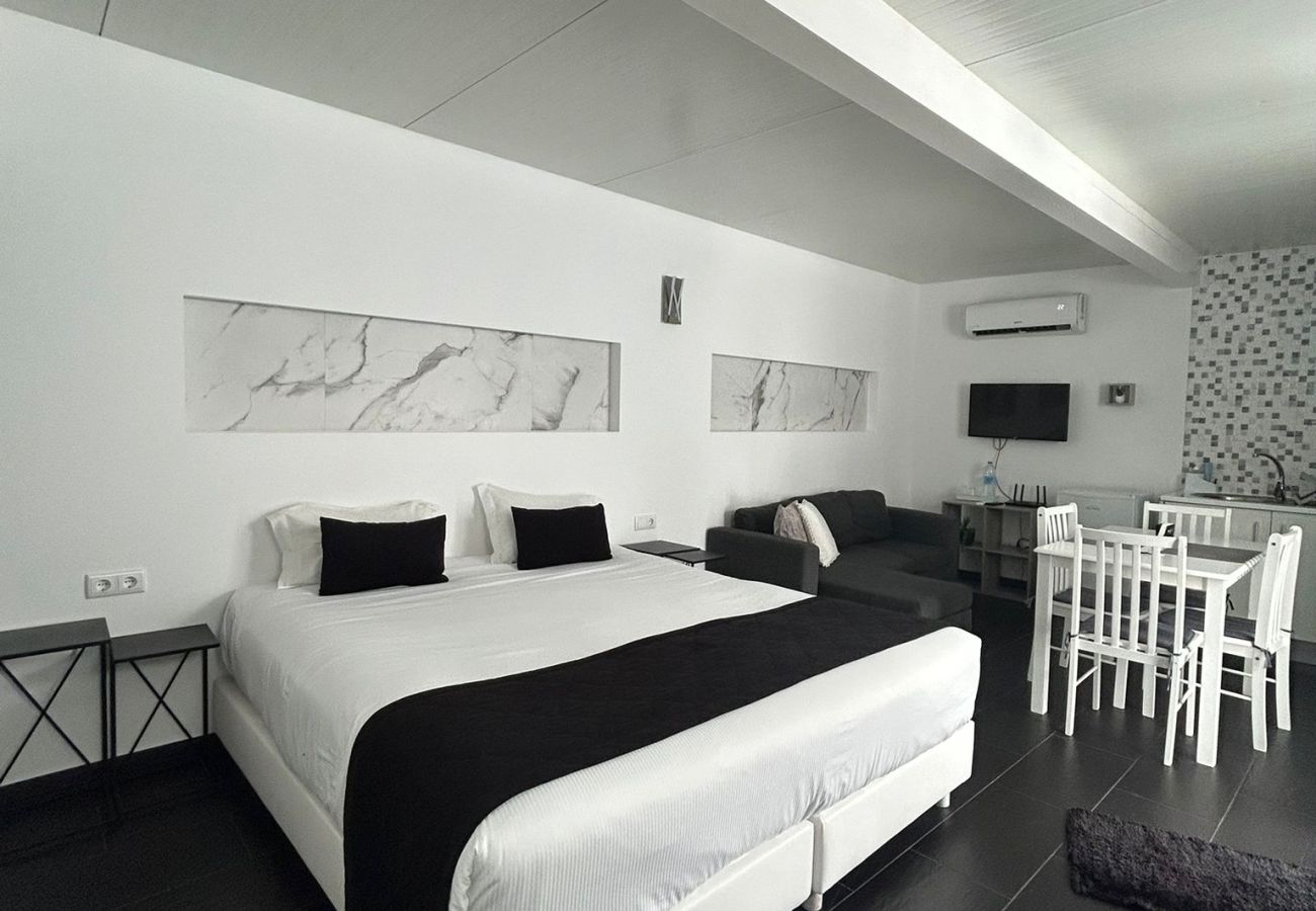 Quarto em Ponta Delgada - The Rock Guest House 1