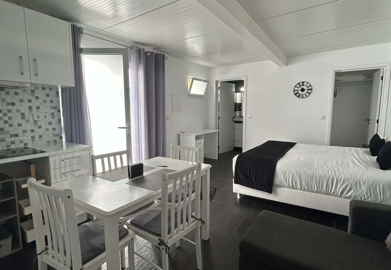 Quarto em Ponta Delgada - The Rock Guest House 1