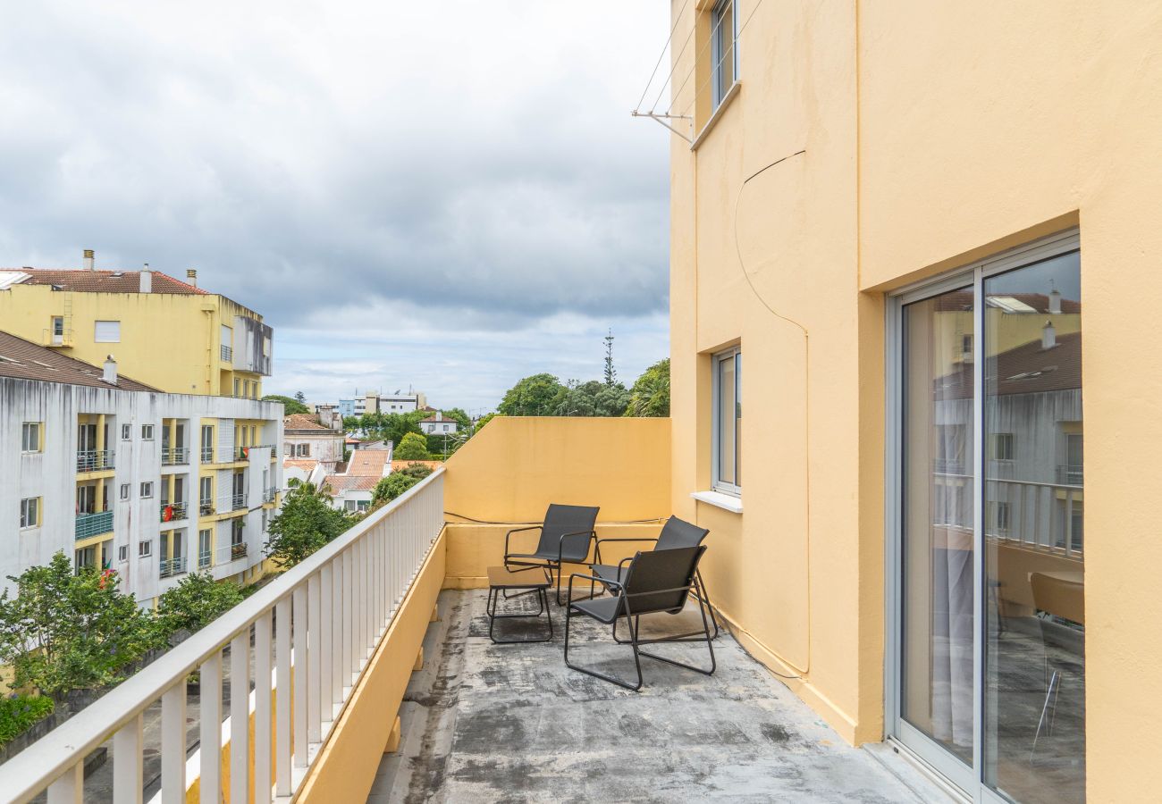 Ferienwohnung in Ponta Delgada - Apartamentos Mãe de Deus 27/3ºesq