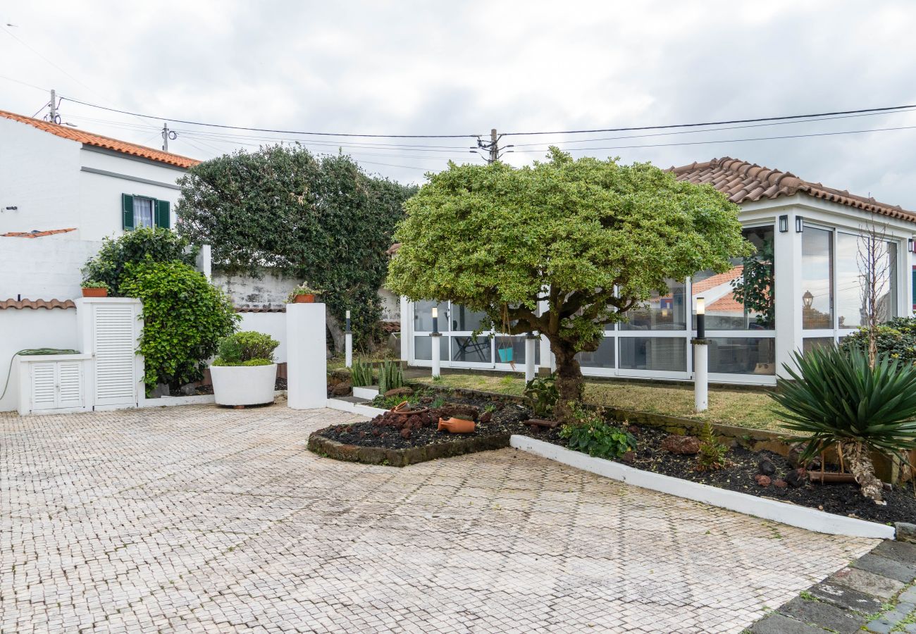 Ferienhaus in Mosteiros - Mosteiros Coastal Haven