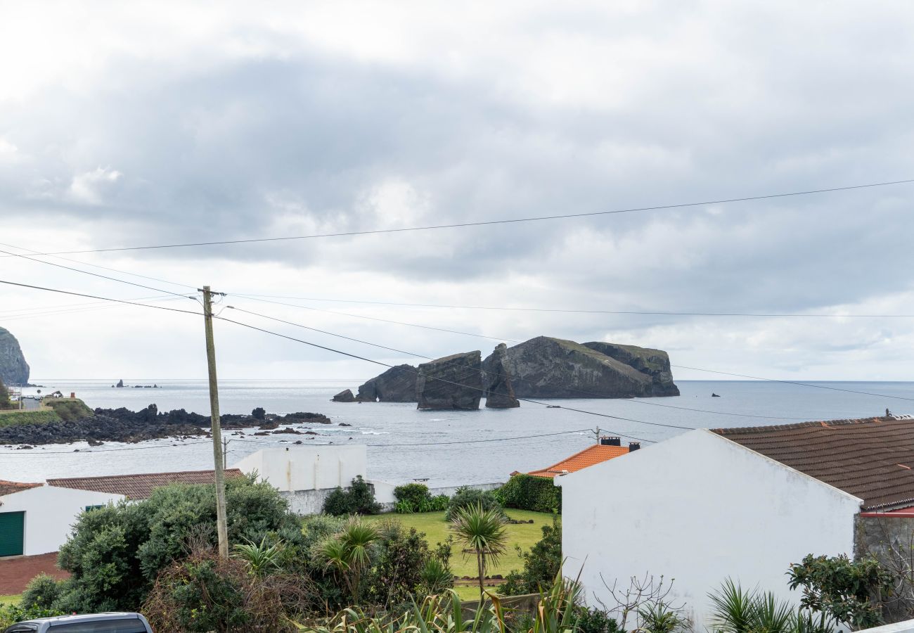 Ferienhaus in Mosteiros - Mosteiros Coastal Haven