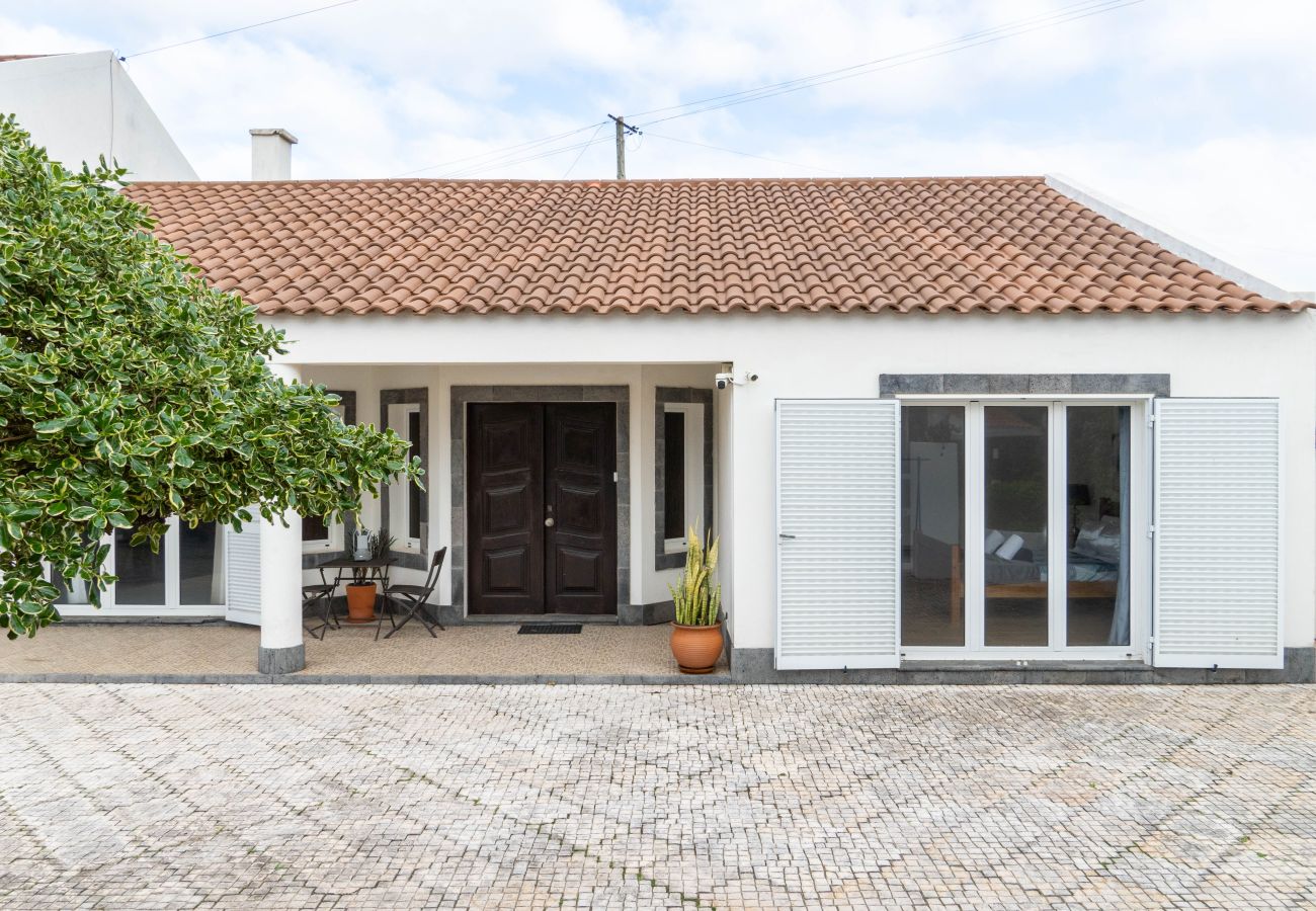 Ferienhaus in Mosteiros - Mosteiros Coastal Haven