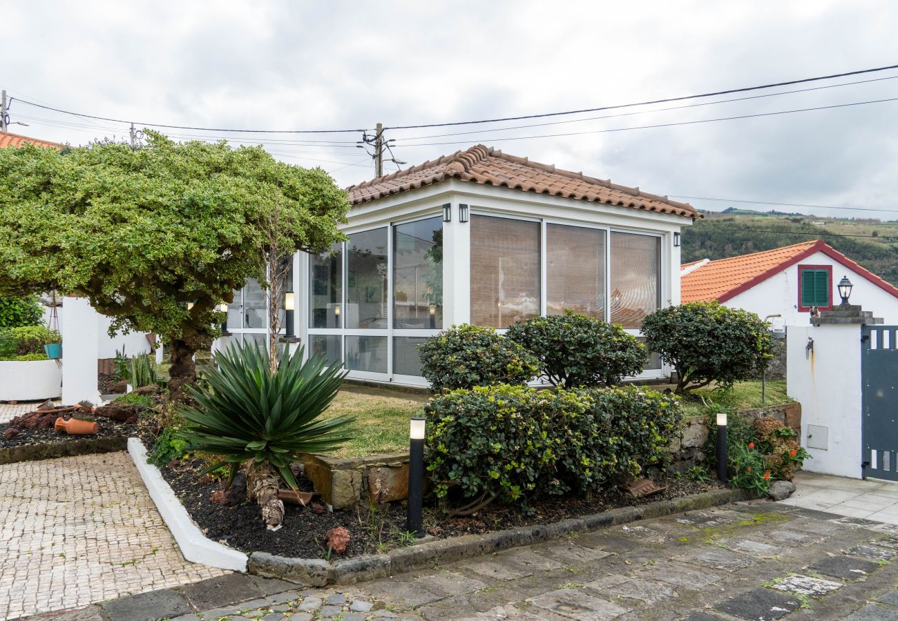 Ferienhaus in Mosteiros - Mosteiros Coastal Haven