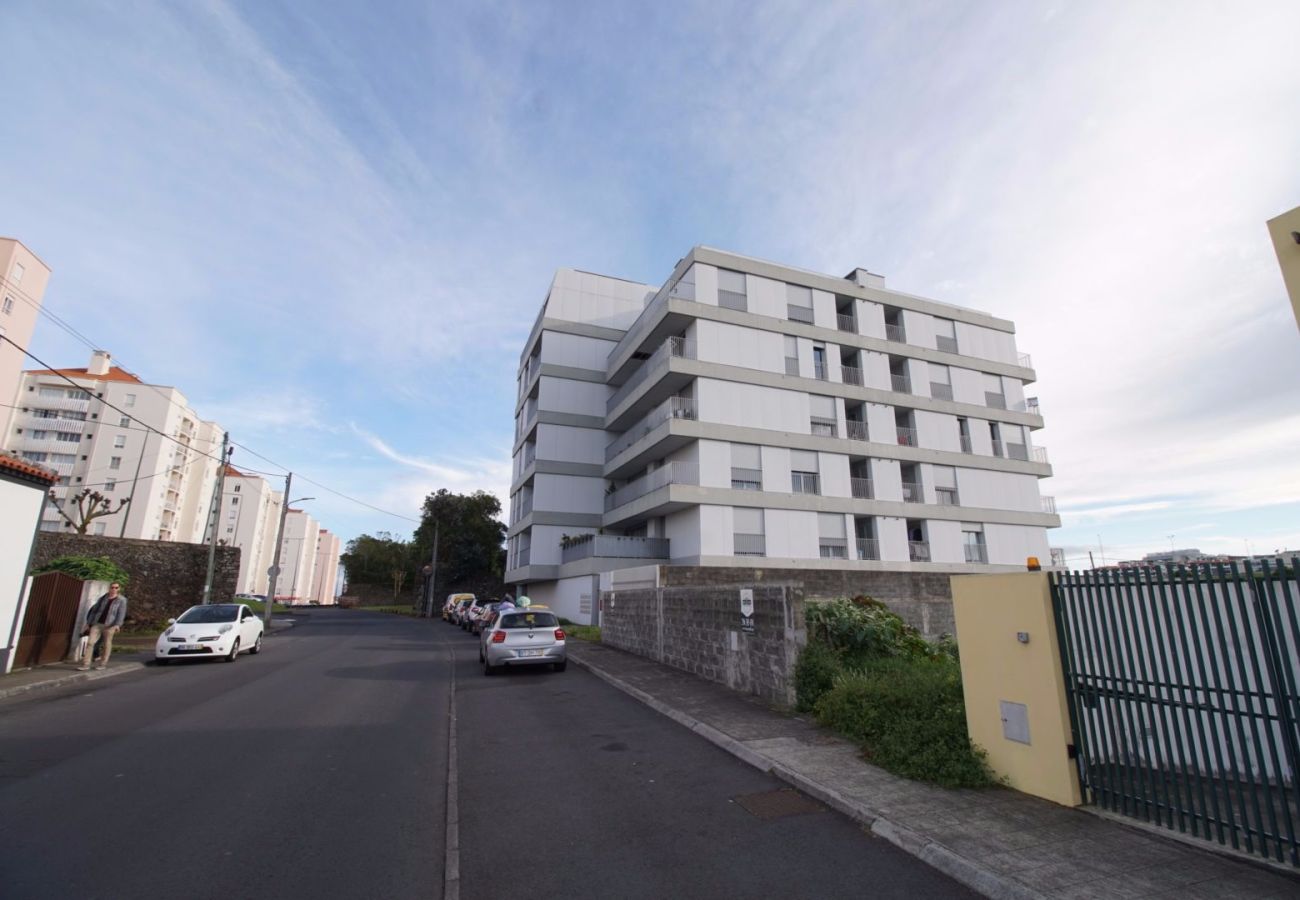 Ferienwohnung in Fajã de Baixo - City View Apartment