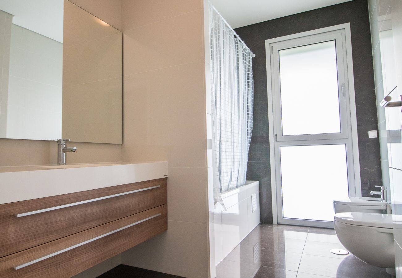 Ferienwohnung in Fajã de Baixo - City View Apartment