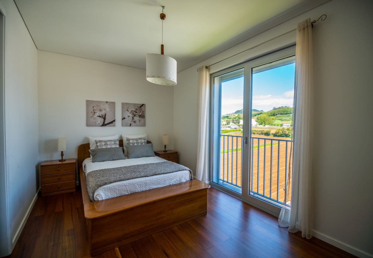 Ferienwohnung in Fajã de Baixo - City View Apartment