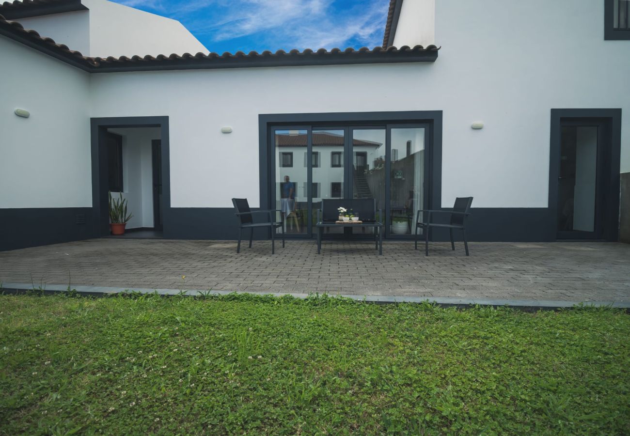 Rent by room in Capelas - Vila Rosario - Standard Room 1