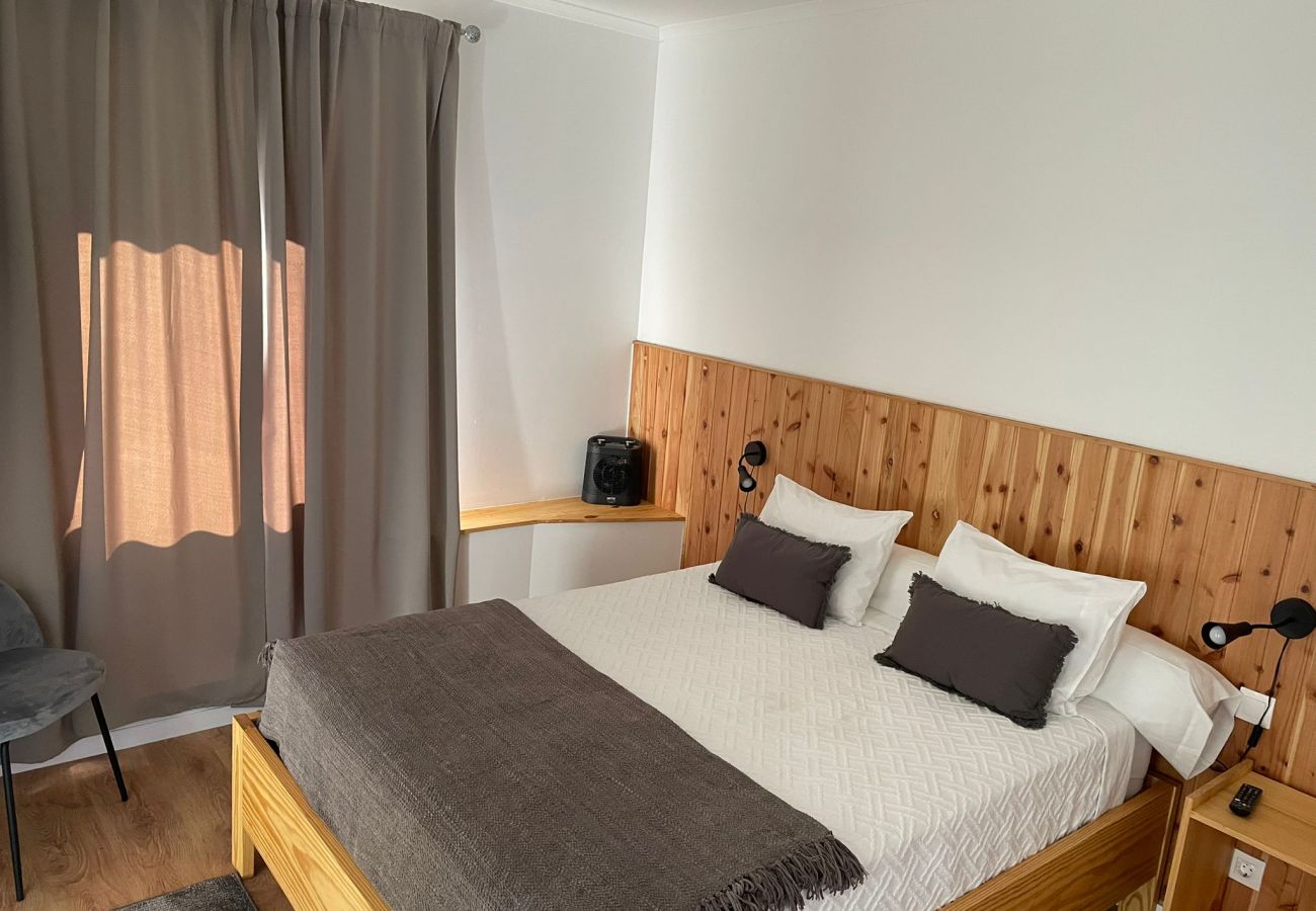 Rent by room in Capelas - Vila Rosario - Standard Room 1