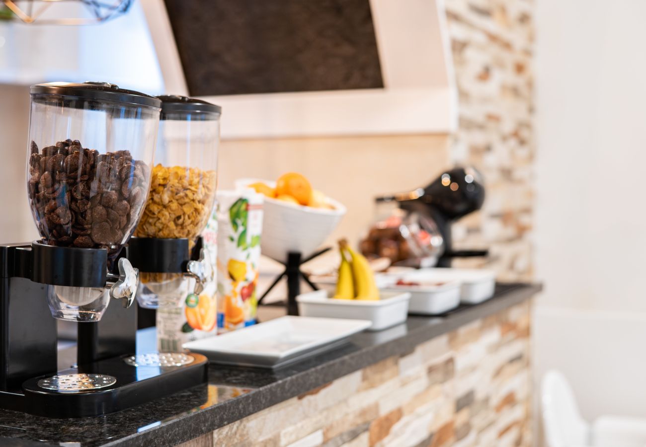 Rent by room in Capelas - Vila Rosario - Standard Room 1