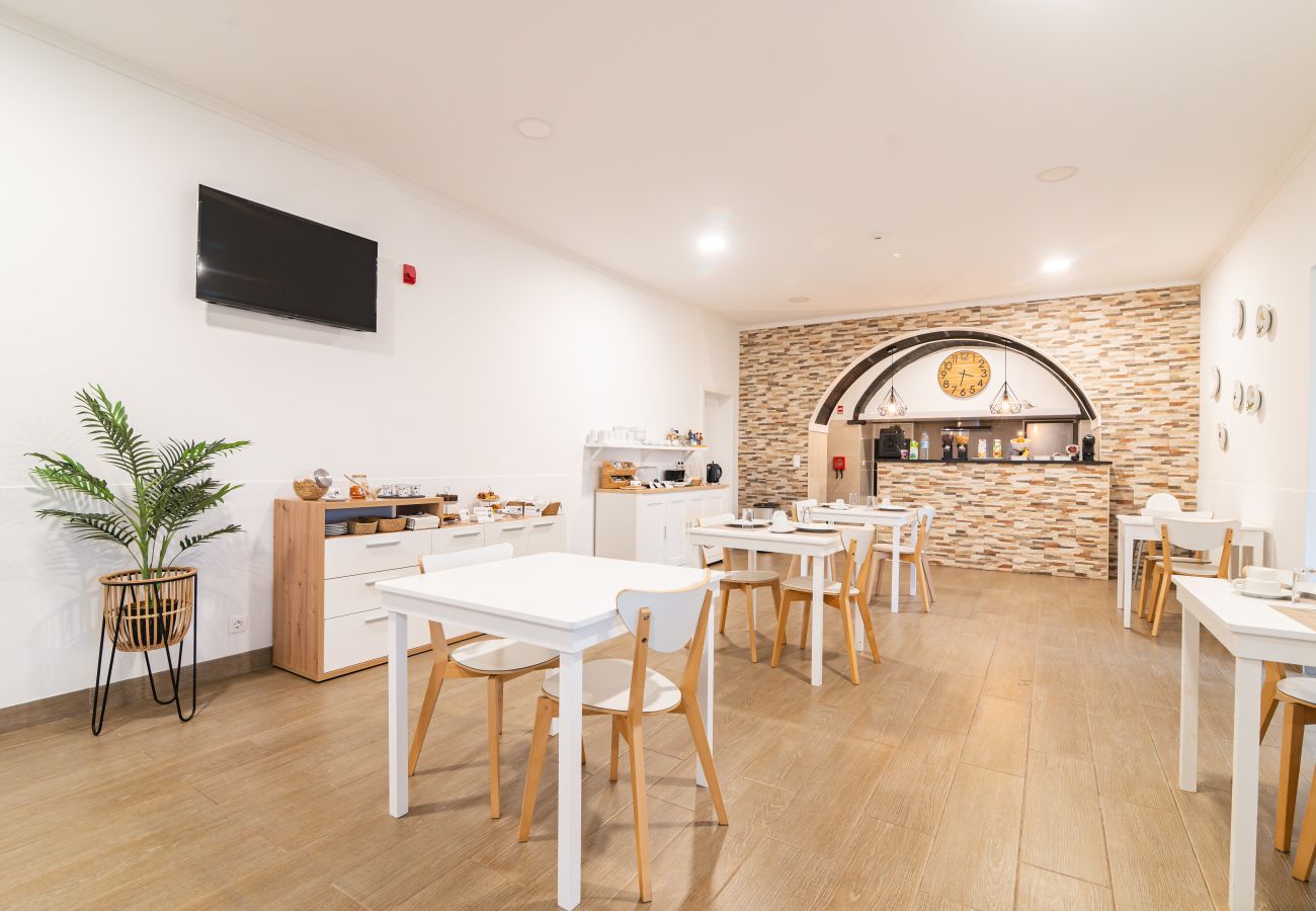 Rent by room in Capelas - Vila Rosario - Standard Room 1