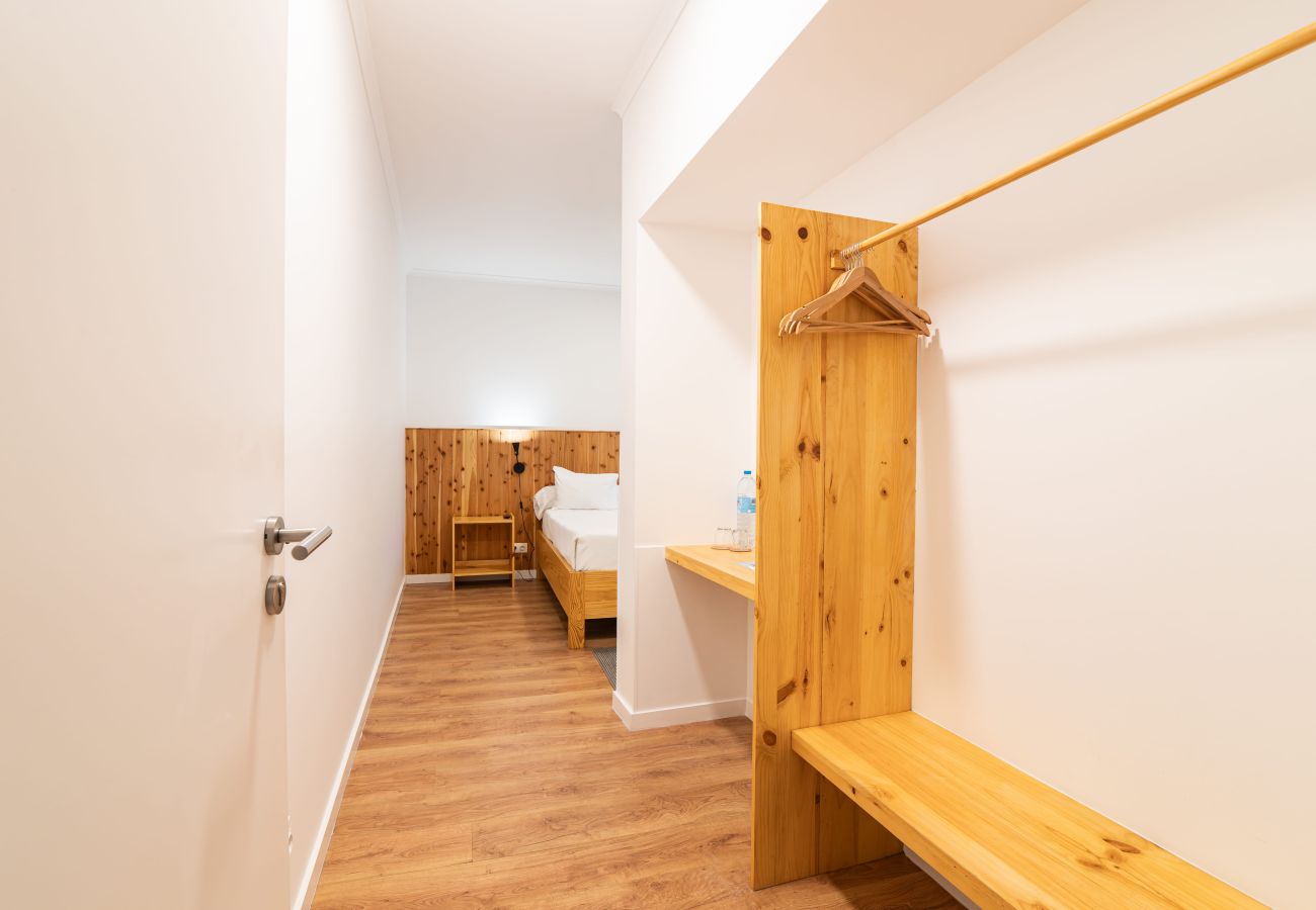 Rent by room in Capelas - Vila Rosario - Standard Room 1