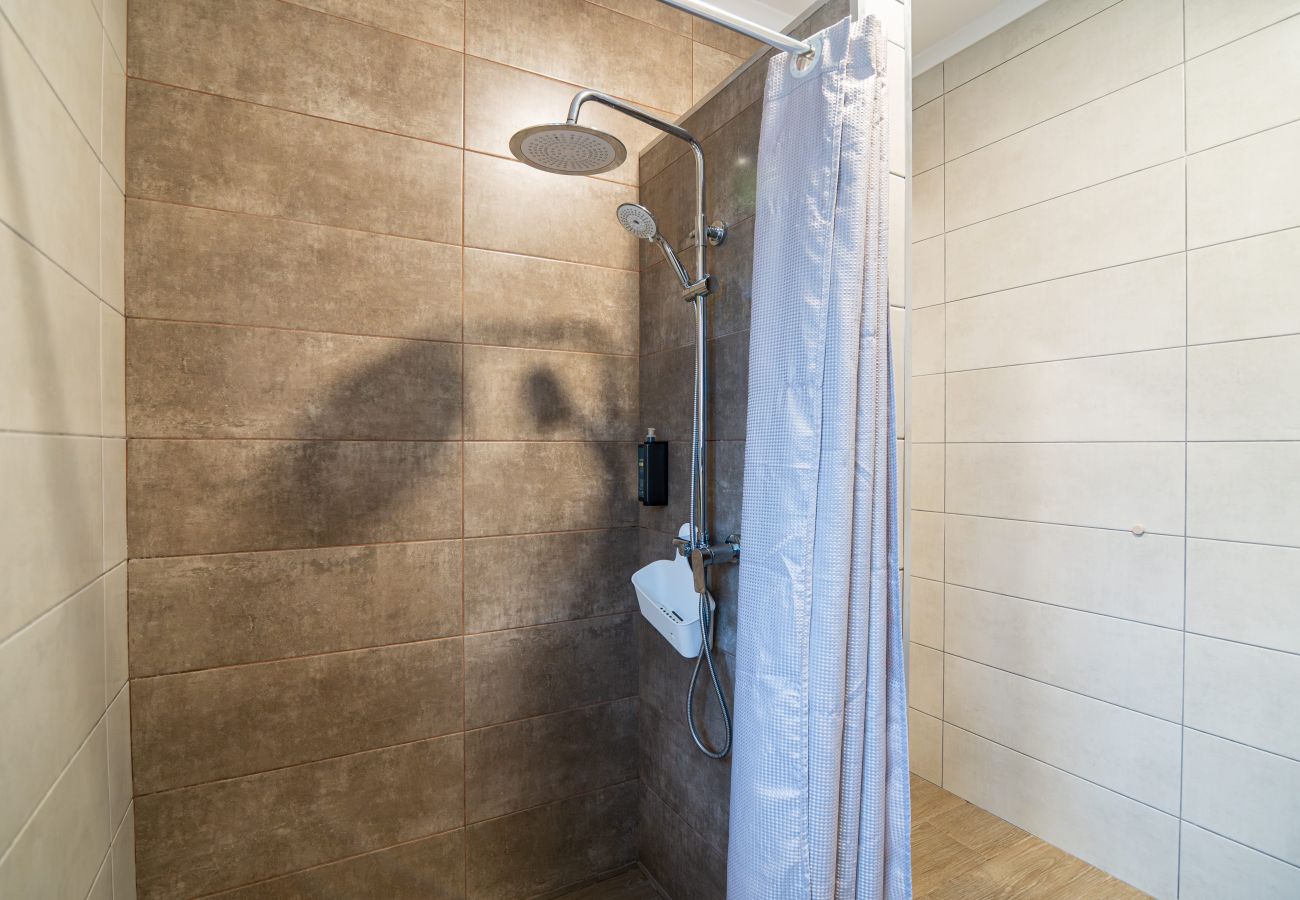 Rent by room in Capelas - Vila Rosario - Standard Room 1