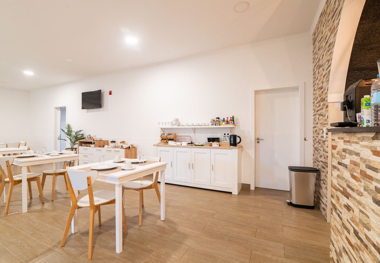 Rent by room in Capelas - Vila Rosario - Private Suite 5