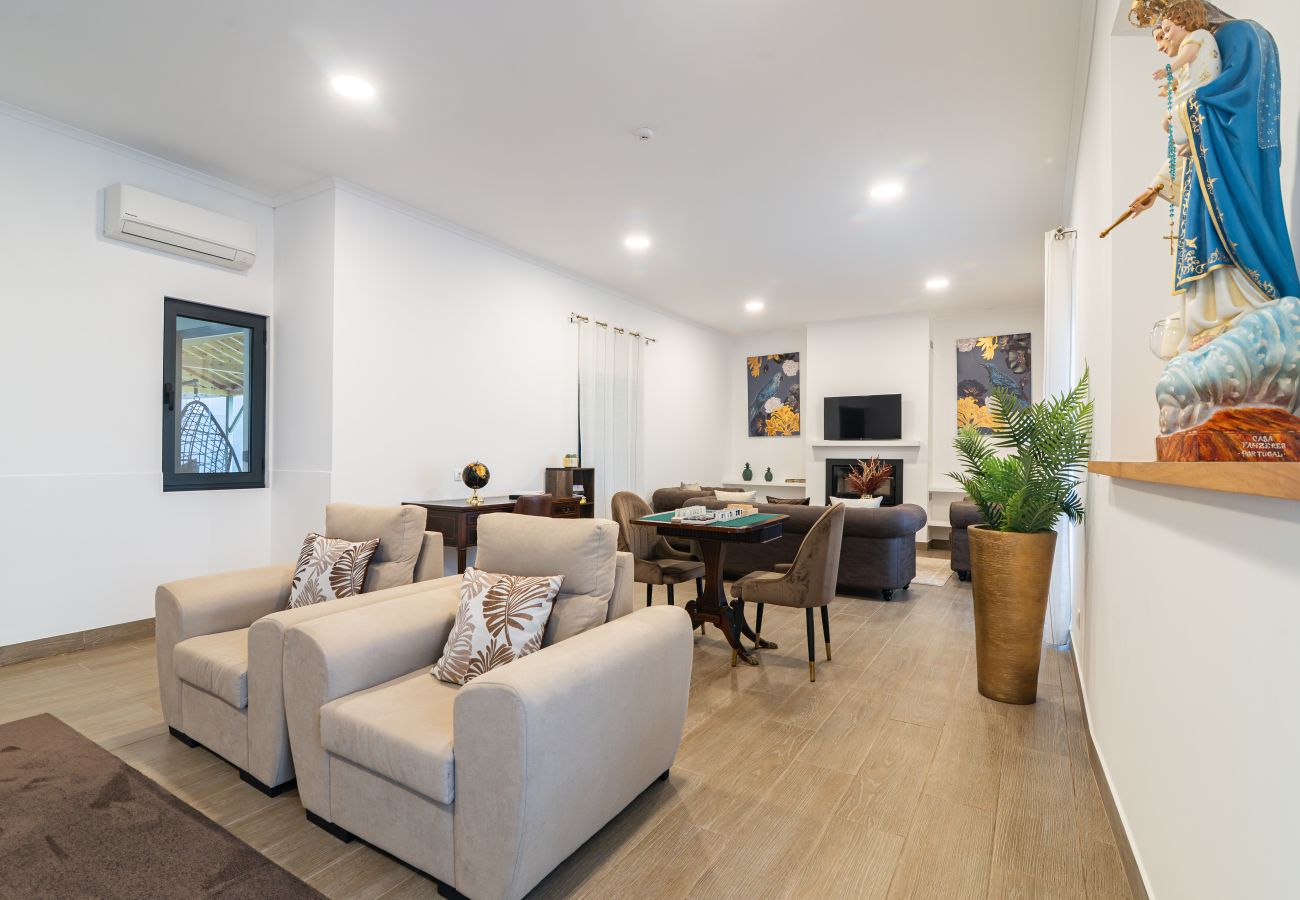 Rent by room in Capelas - Vila Rosario - Suite Room