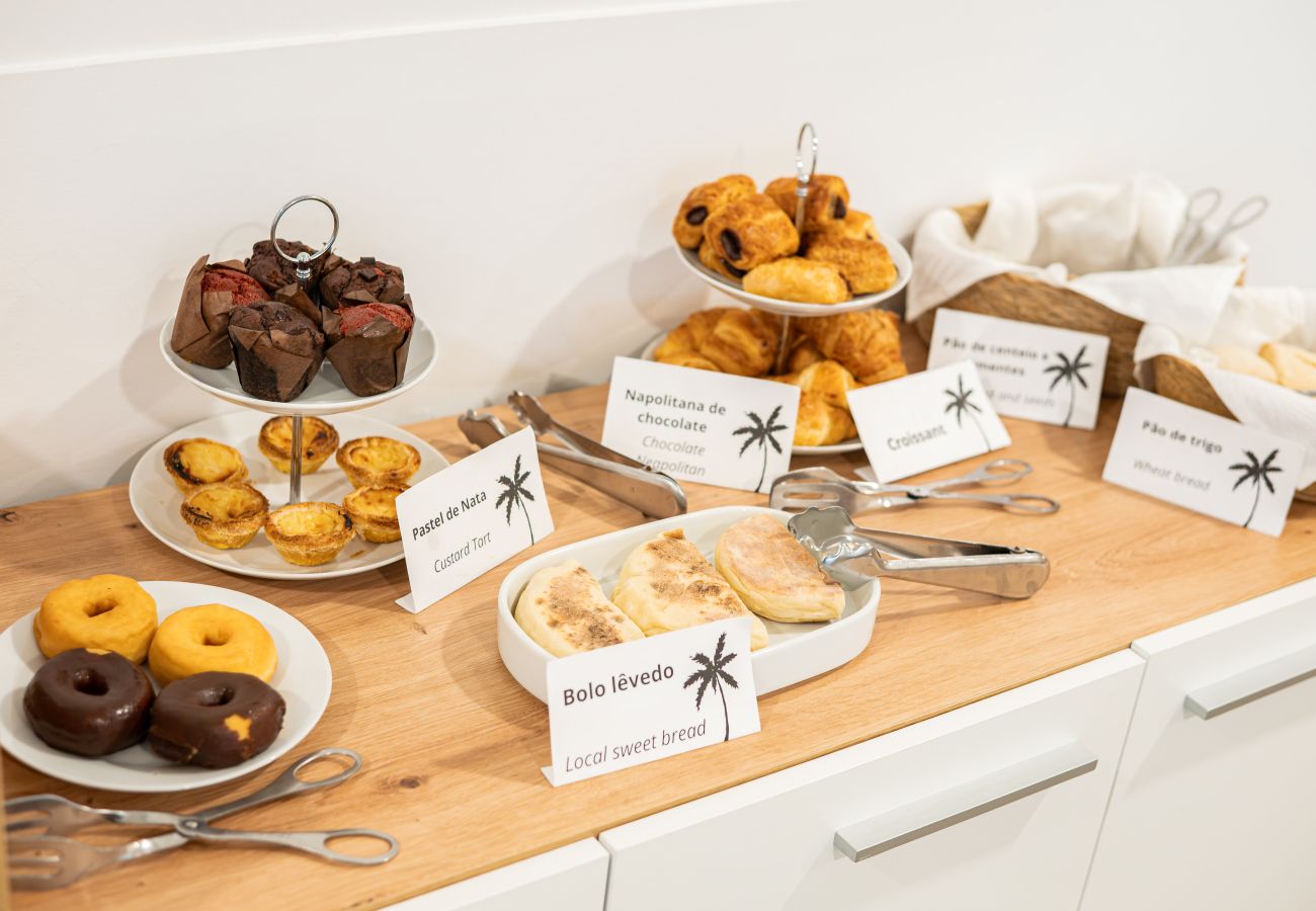 Rent by room in Capelas - Vila Rosario - Suite Room