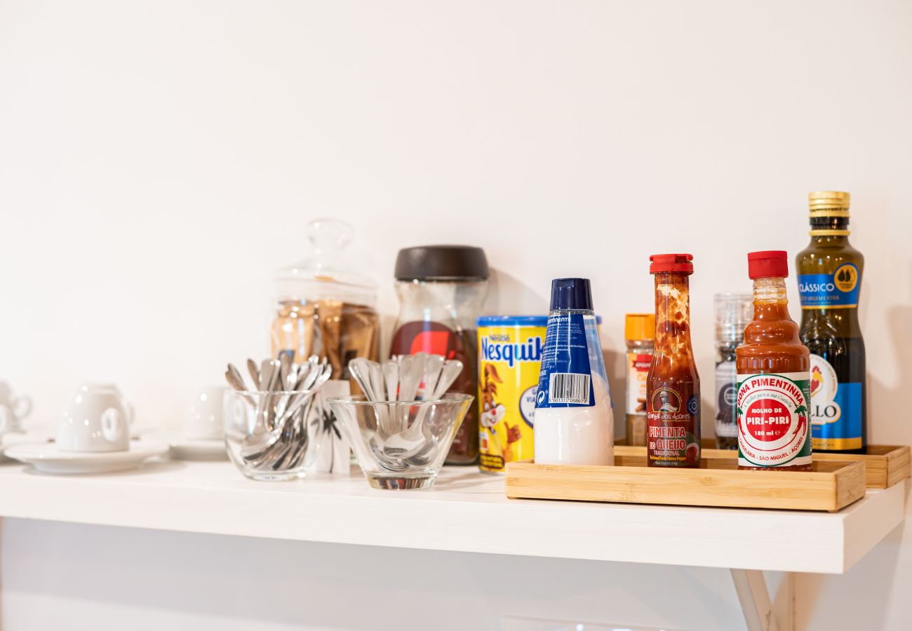 Rent by room in Capelas - Vila Rosario - Suite Room