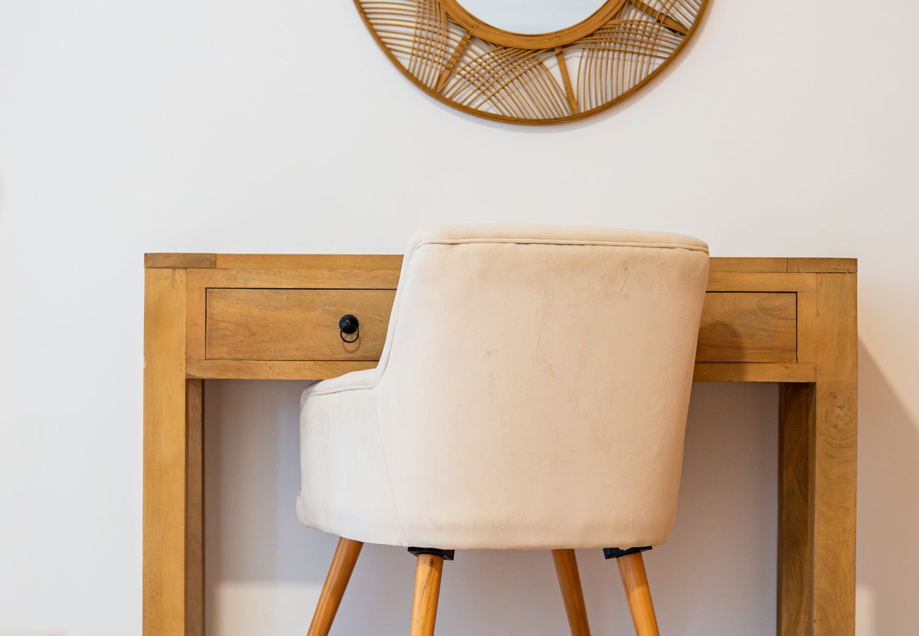 Rent by room in Capelas - Vila Rosario - Suite Room