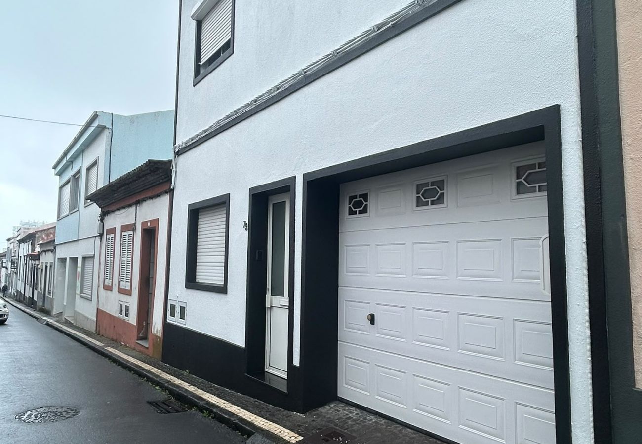 Maison mitoyenne à Ponta Delgada - The Rock Family House